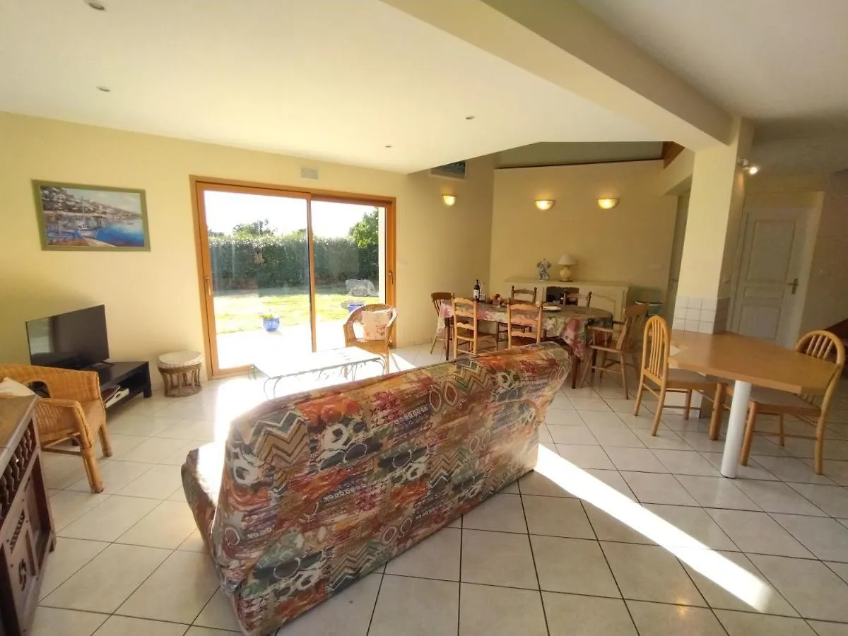 Holiday home Maison Familiale Jardin A 700M Des Plages Ty Nowen Tregunc
